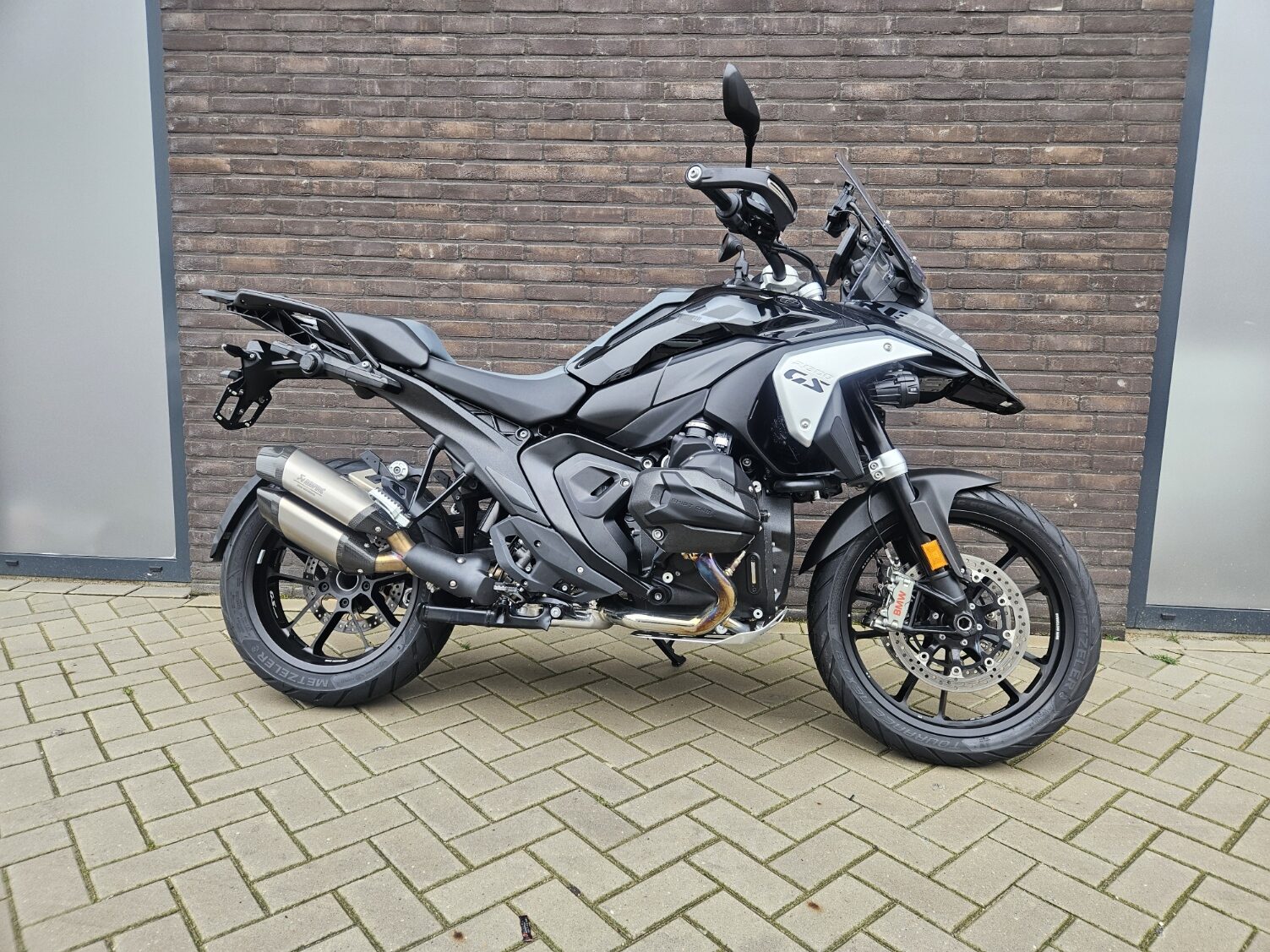BMW R 1300 GS 2025 Triple Black – Full Option – Enduro Velgen – Akrapovič – BTW Motor – 2 Jaar Garantie