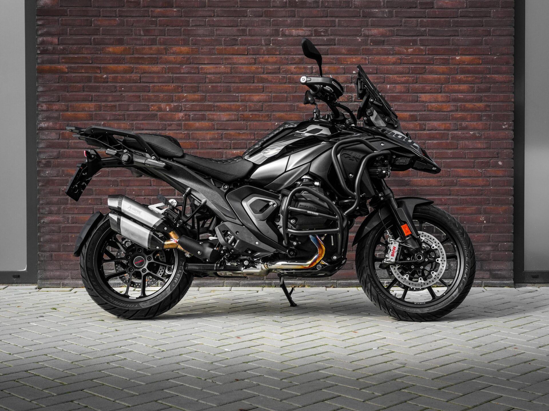 BMW R 1300 GS 2025 – Black Edition – Vol Optie – Alle Paketten – Akrapovic – Fabrieksgarantie – BTW!